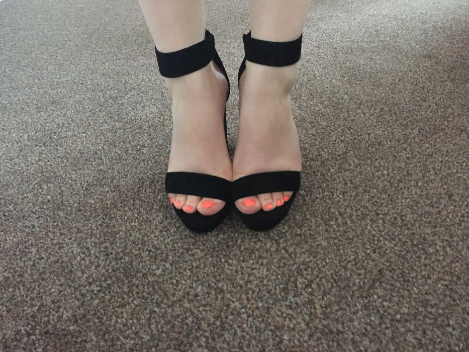 Nowe czarne sandałki na slupku 36 wygodne