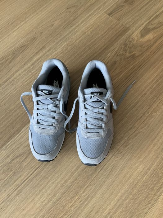 NIKE MD RUNNER - tamanho 43 (tamanho real 42/42,5)