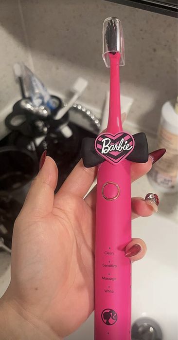 Электрическая зубная щетка в стиле BARBIE