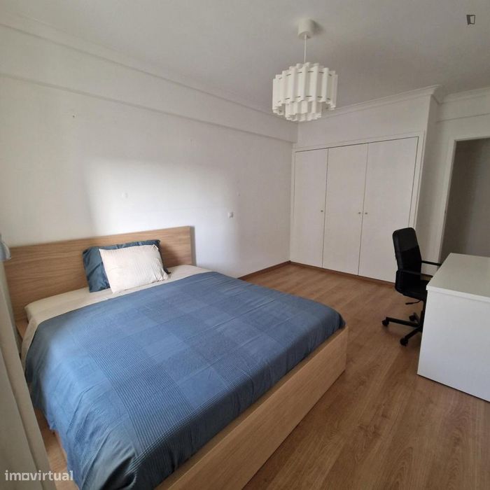 Quarto - localizado em Parque das Nações Lisbon