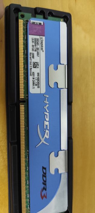 1 x DDR3 2GB Memory64740811379073121