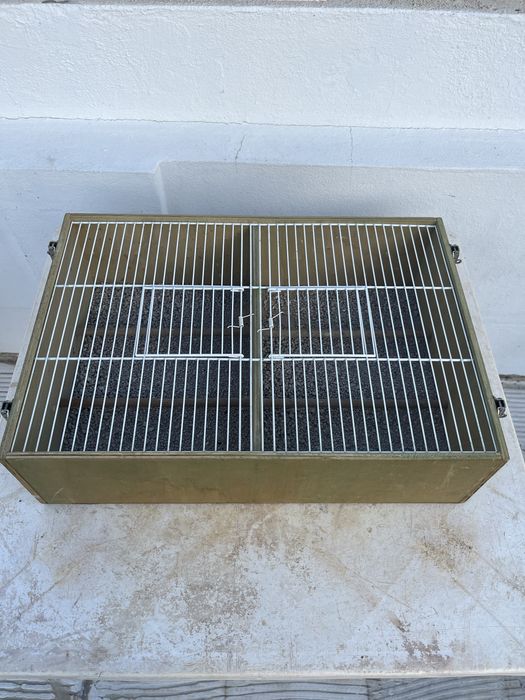 Transportadora em madeira para aves