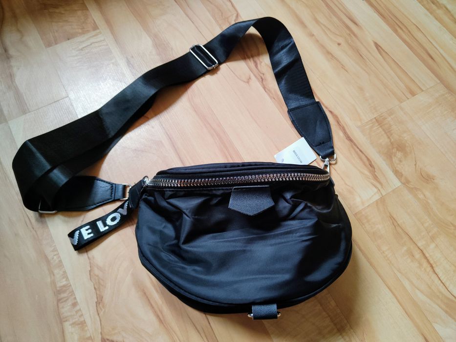 Nowa torebka damska z długim paskiem