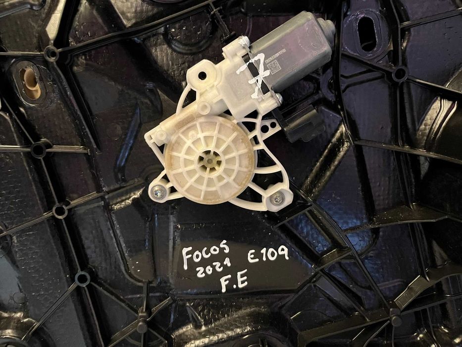Ford Focus IV - Elevador Frente Esquerdo - E109
