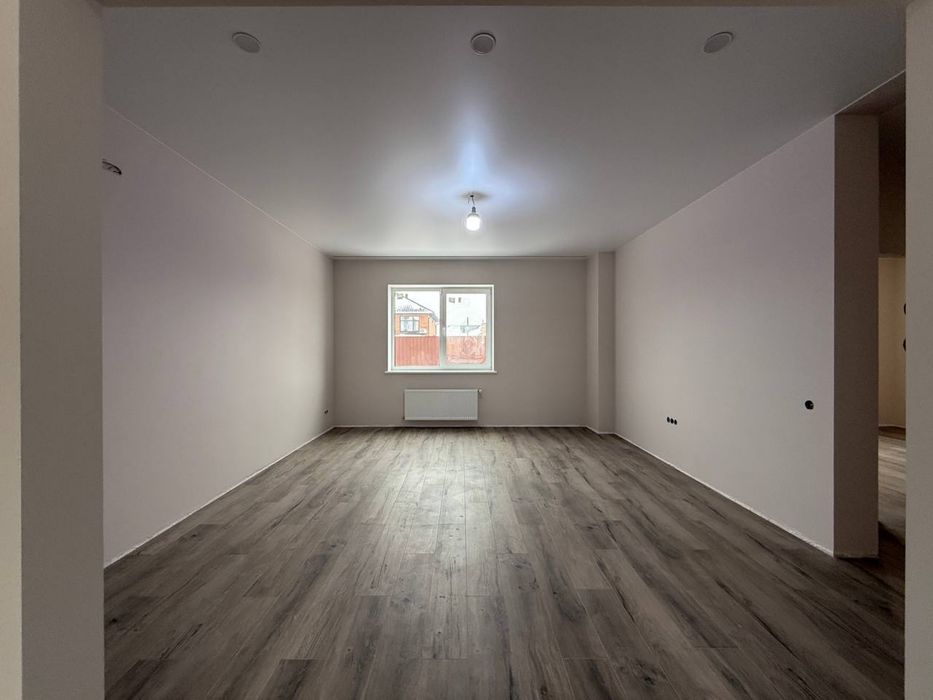 Газифікований будинок з ремонтом на 8 сотках. Гараж. Мін. оформлення