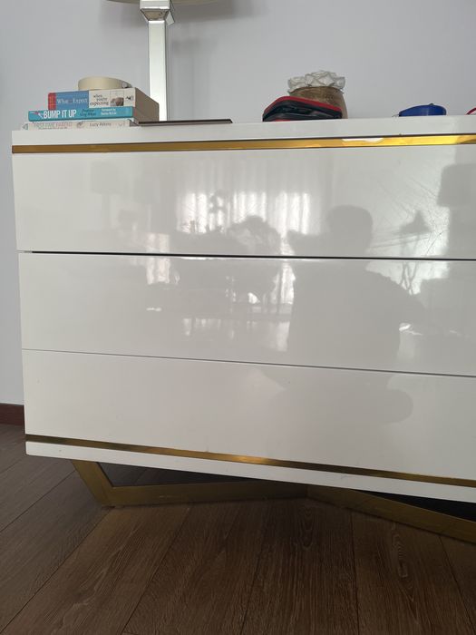 Aparador branco e dourado interdesign