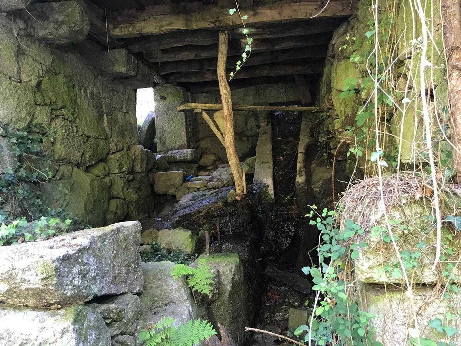 Moinho e Casa em Pedra para Restauro | Frente Rio | Valdreu – Vila Verde