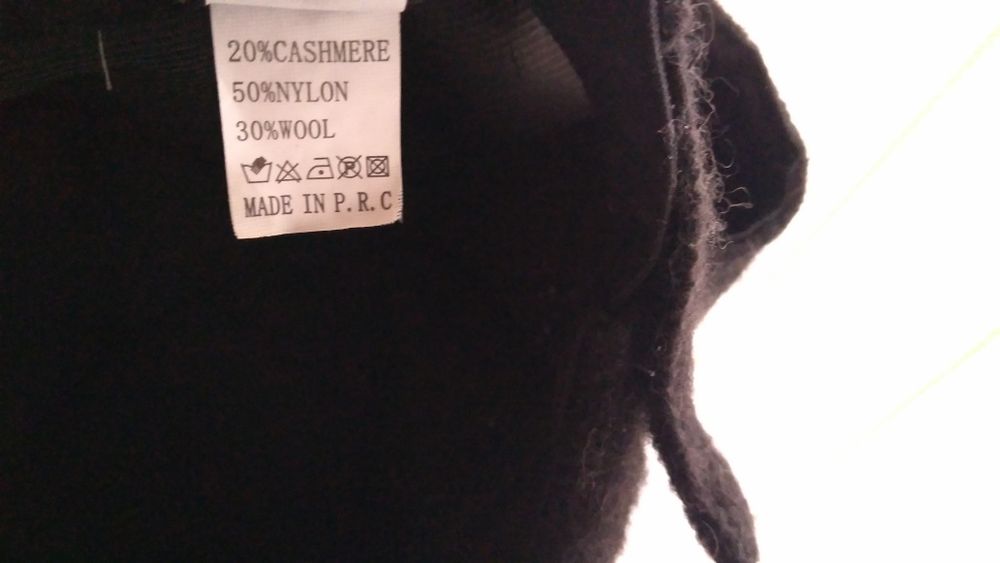 Czarna czapka z daszkiem kaszmir,welna 51-58cm