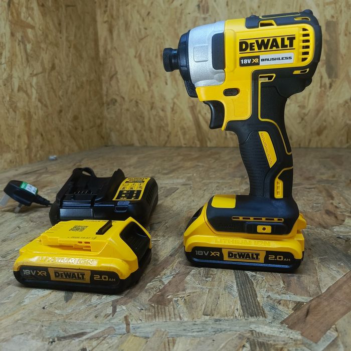 Zakrętarka dewalt dcf787