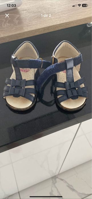 Sandalia de menina azul