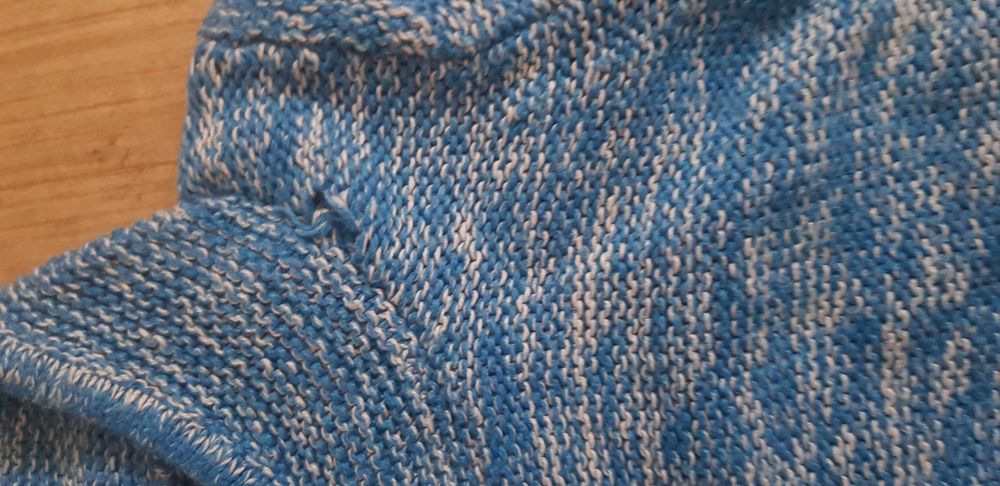 Sweterek dla niemowlaka