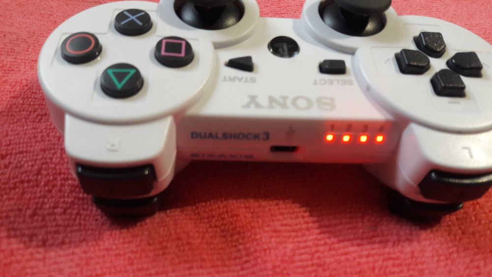 Геймпад Sony Playstation3 (Бiлий у блiтсерi)