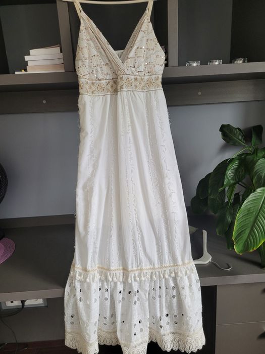 Biała sukienka w stylu boho