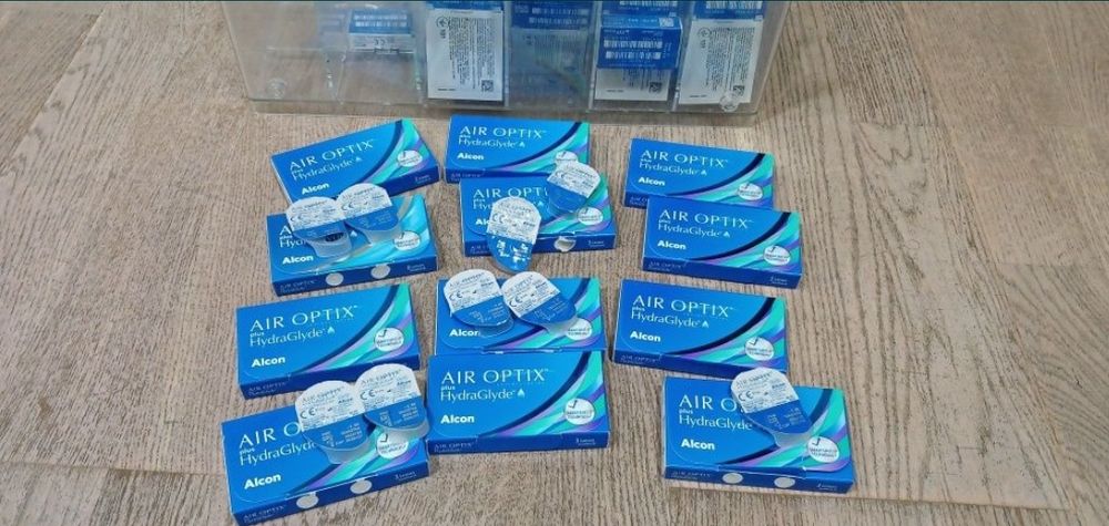 Контактні лінзи Air Optix plus hydroglyde Alcon