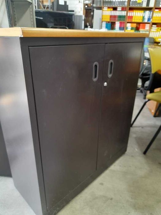 Moveis metálicos castanhos / 1 maior outro mais pequeno