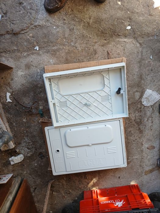 vendo escadotes antigos em ferro