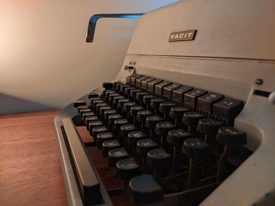 Máquina de escrever FACIT