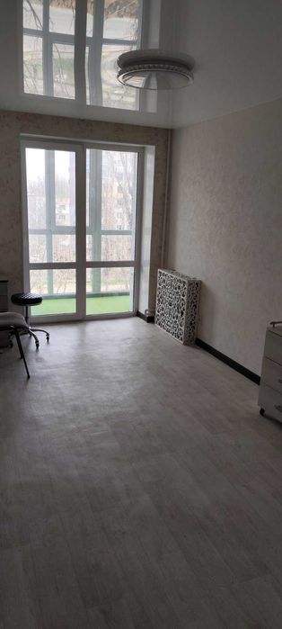 Продаю 4-кімнатну квартиру на площі Перемоги. Ц10