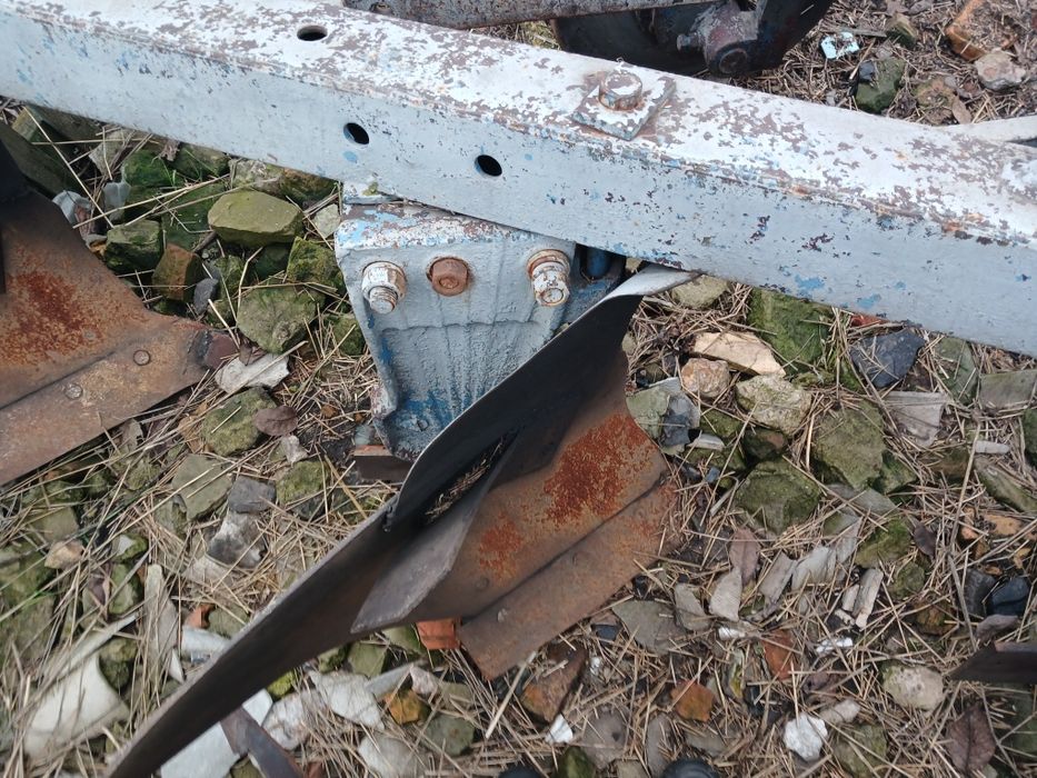 Продам плуг ПЛН 3-35