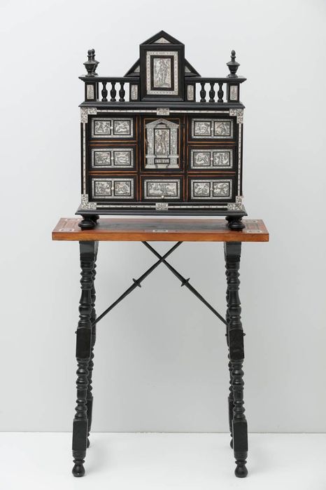 Móvel vitrine antiga