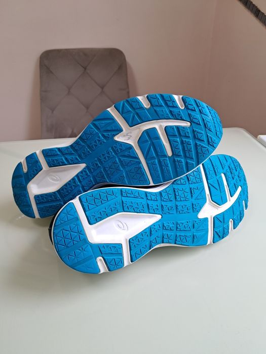 кросівки чоловічі asics