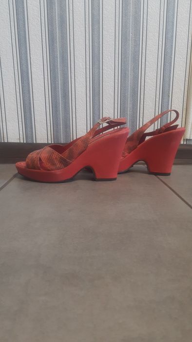 Босоніжки танкетка