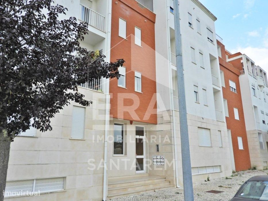 Apartamento T2 com garagem para 2 carros