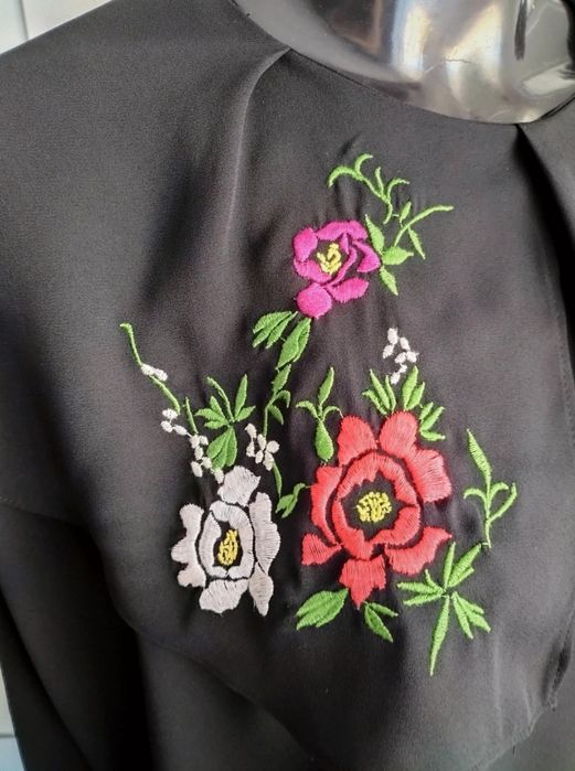 Śliczna czarna zwiewna bluzeczka Zara Basic rozm M