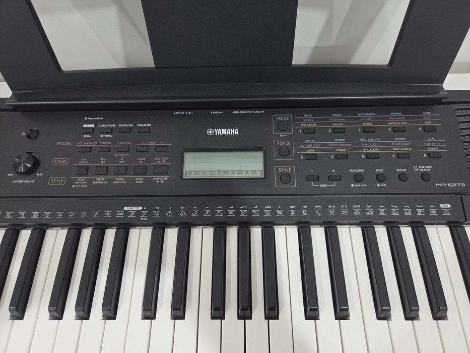 Órgão Yamaha PSR E273