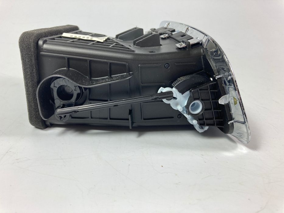 Dodge Durango 2014-20 kratka nawiewu lewa deski rozdzielczej