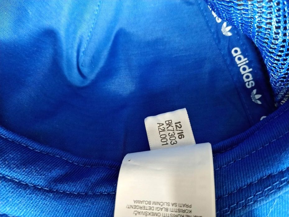 Męska czapka sportowa z daszkiem.
