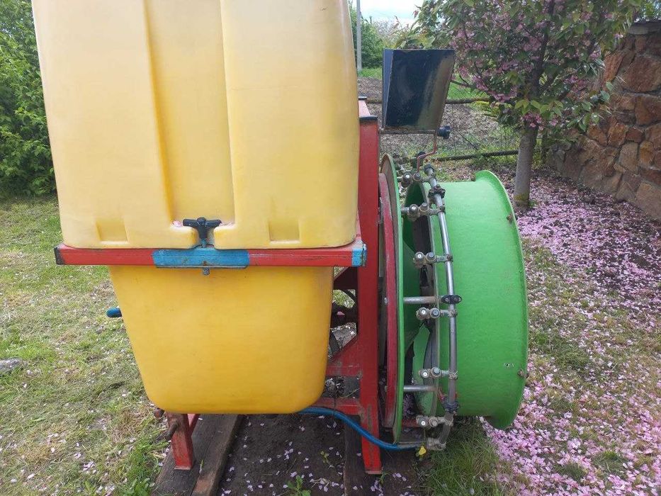Продам оприскувач садовий навісний.