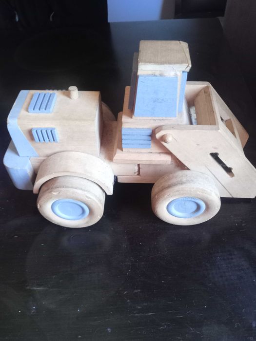 Carro (tractor) em madeira
