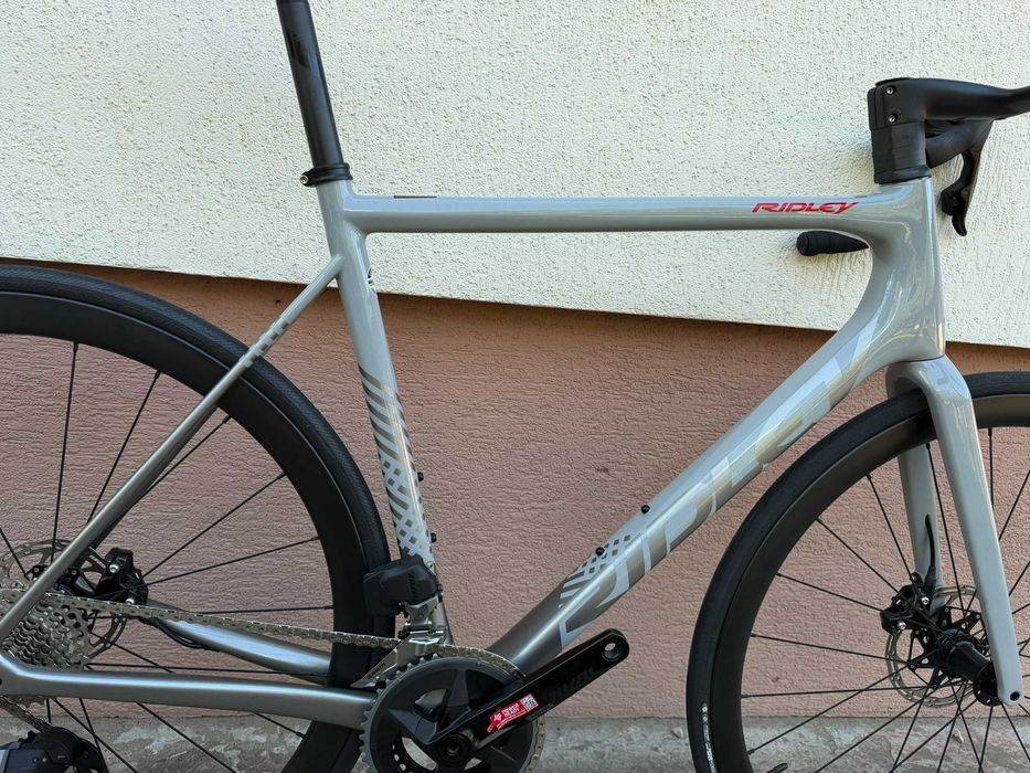 Rower szosowy Ridley Helium SLX Disc, koła carbon, Sram Rival eTap
