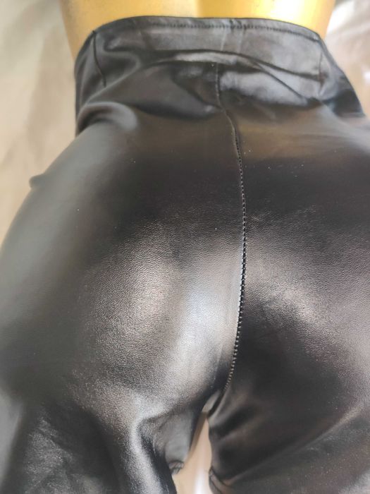 Шорти з блискавкою з тонкої екошкіри, р.М