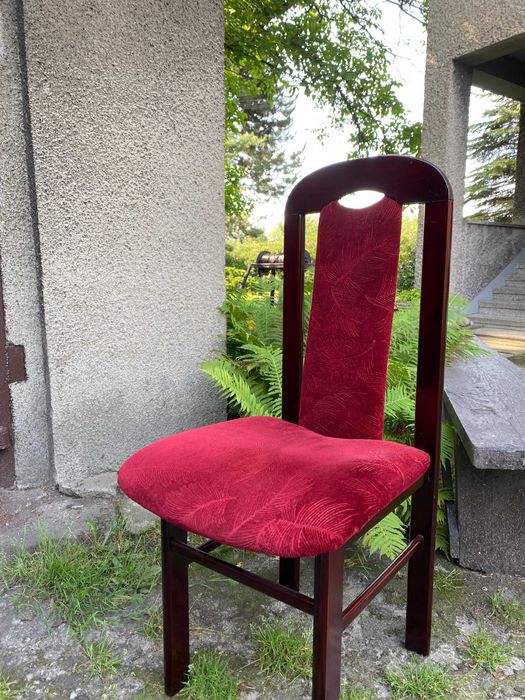 Komplet z czterema krzesłami