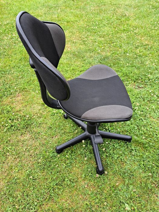 Fotel obrotowy uniwersalny