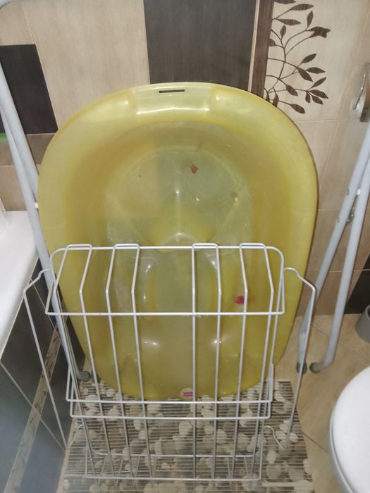 Wanienka z siedziskiem dla dziecka ze stelażem