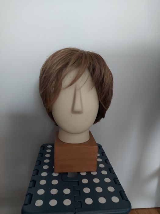 Peruka długi bob ciemny blond plus stojak