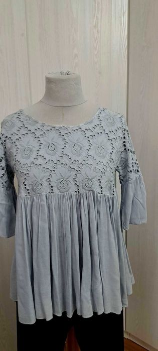 Piękna  szara , popielata, włoska bluzka z bawełnianej koronki