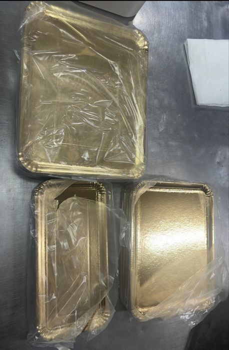 Vendo tabuleiros dourados para pastelaria/catering – NOVOS