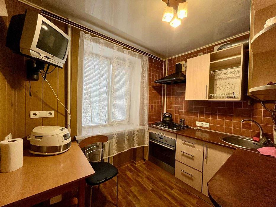 Продається 3-кімнатна квартира на проспекті Соборному (пл.Фестивальна)