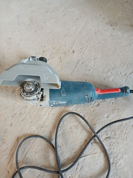 Продам болгарку бош