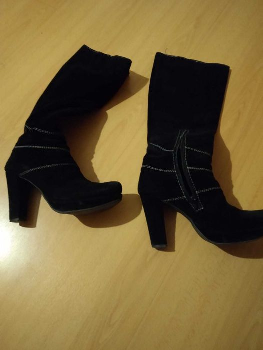 Vendem-se botas de tacão e cano alto em muito bom estado