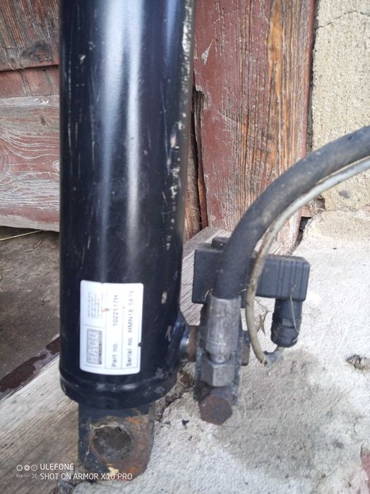 Siłownik hydrauliczny z elektrozaworem