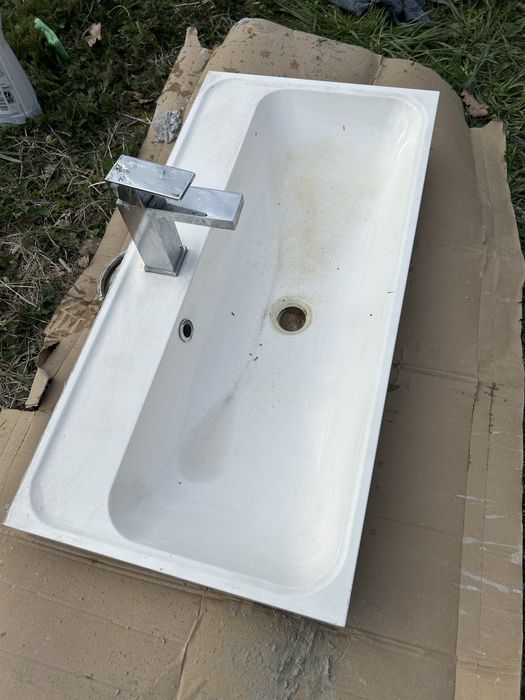Zlew biały ceramiczny duży z baterią