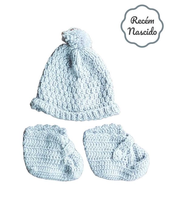 Gray Hat and Booties Set for Newborns