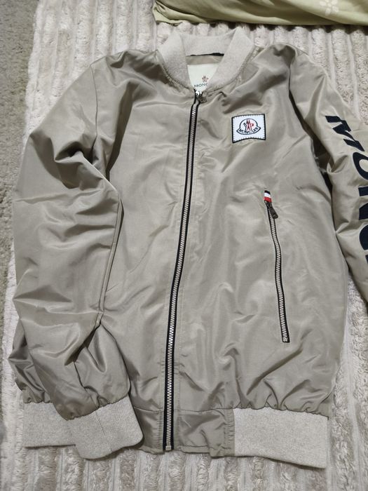 Куртка весняна moncler