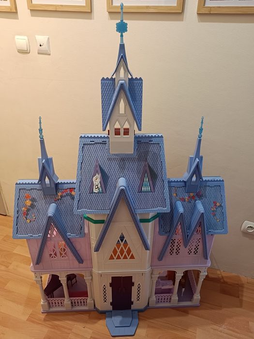 Zamek Kraina Lodu z efektami świetlnymi