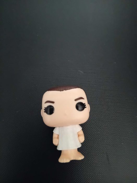Kinder stranger things varios